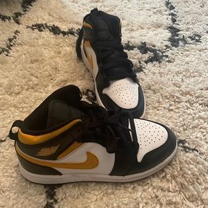 AirJordan 1’s big boy size 3